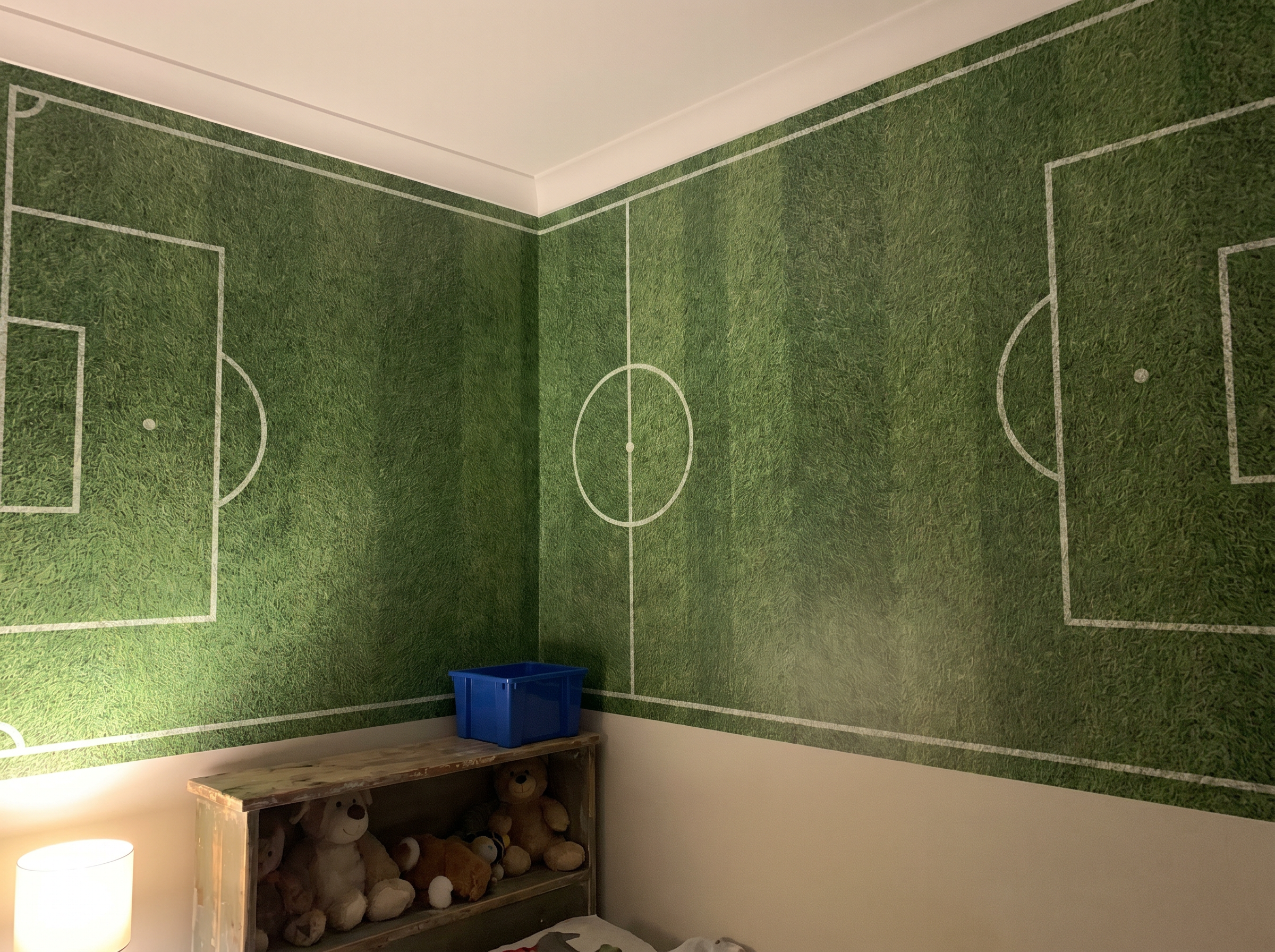 Papier peint panoramique terrain de foot : la pelouse entre dans la chambre