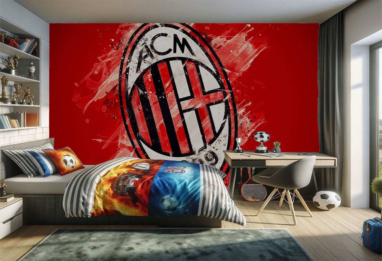 Une chambre d’enfant avec une grande peinture murale du logo de l’AC Milan et une décoration sur le thème du football.