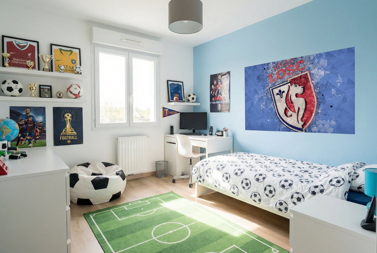 Lit blanc avec literie motif ballon de foot noir et blanc papiers peints lille logo football décoration