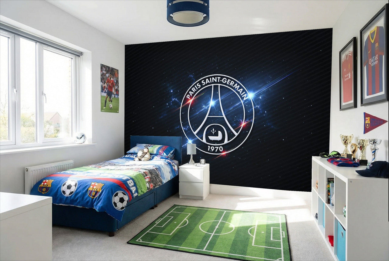 Papier peint psg ambiance avec logo paris saint germain 1970 lumineux sur fond cosmique noir déco supporter passion