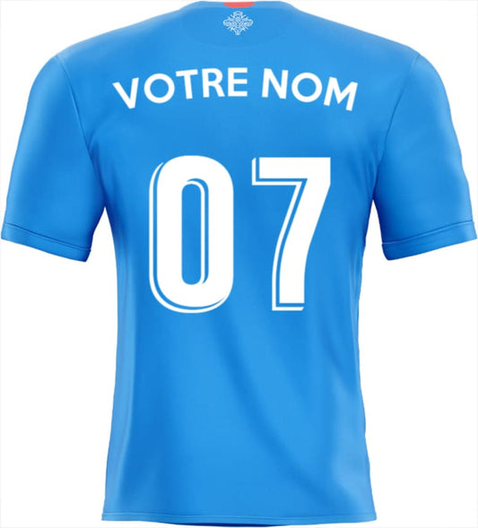 Vue arrière d un maillot islande personnalisé bleu vif avec texte blanc votre nom et numéro 07 sticker maillot islande