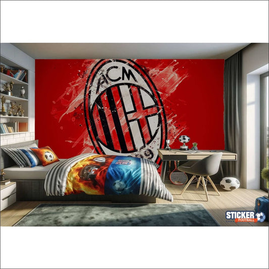 Une chambre d’enfant avec une grande peinture murale du logo de l’AC Milan et une décoration sur le thème du football.