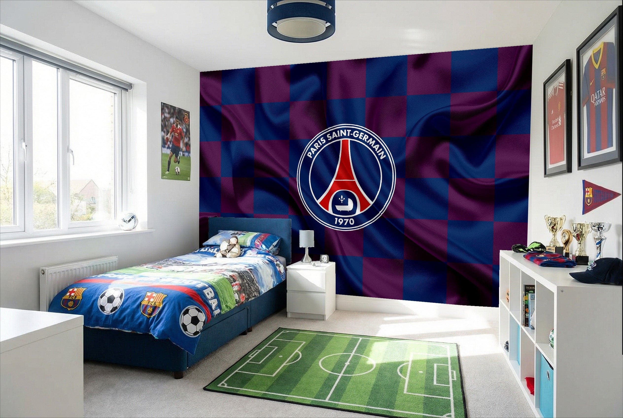 Papier peint football paris saint-germain avec logo sur motif à carreaux bleu et violet pour saint-germain déco chambre