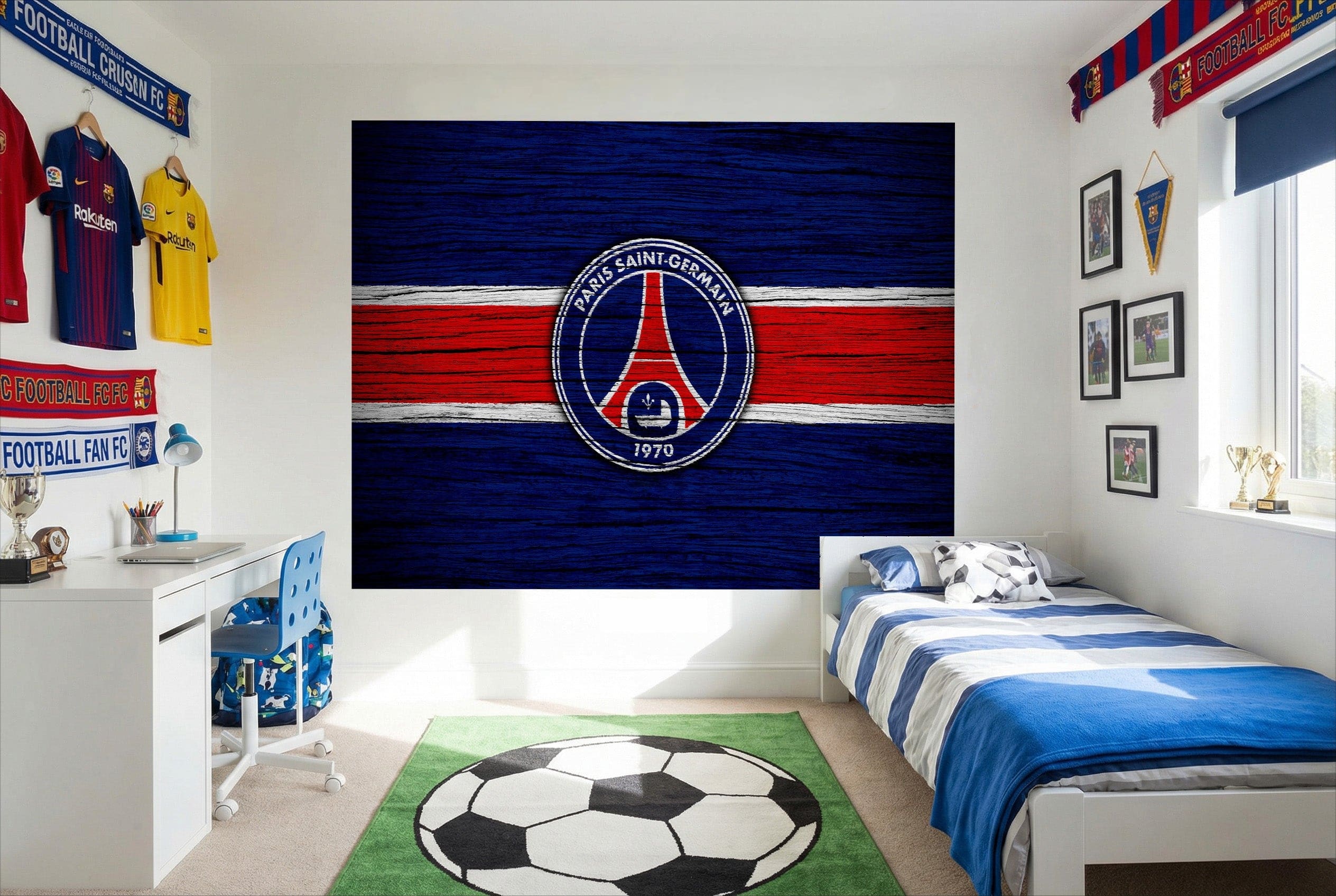 Papier peint psg avec logo paris saint-germain en design effet bois bleu et rouge texturé pour déco football