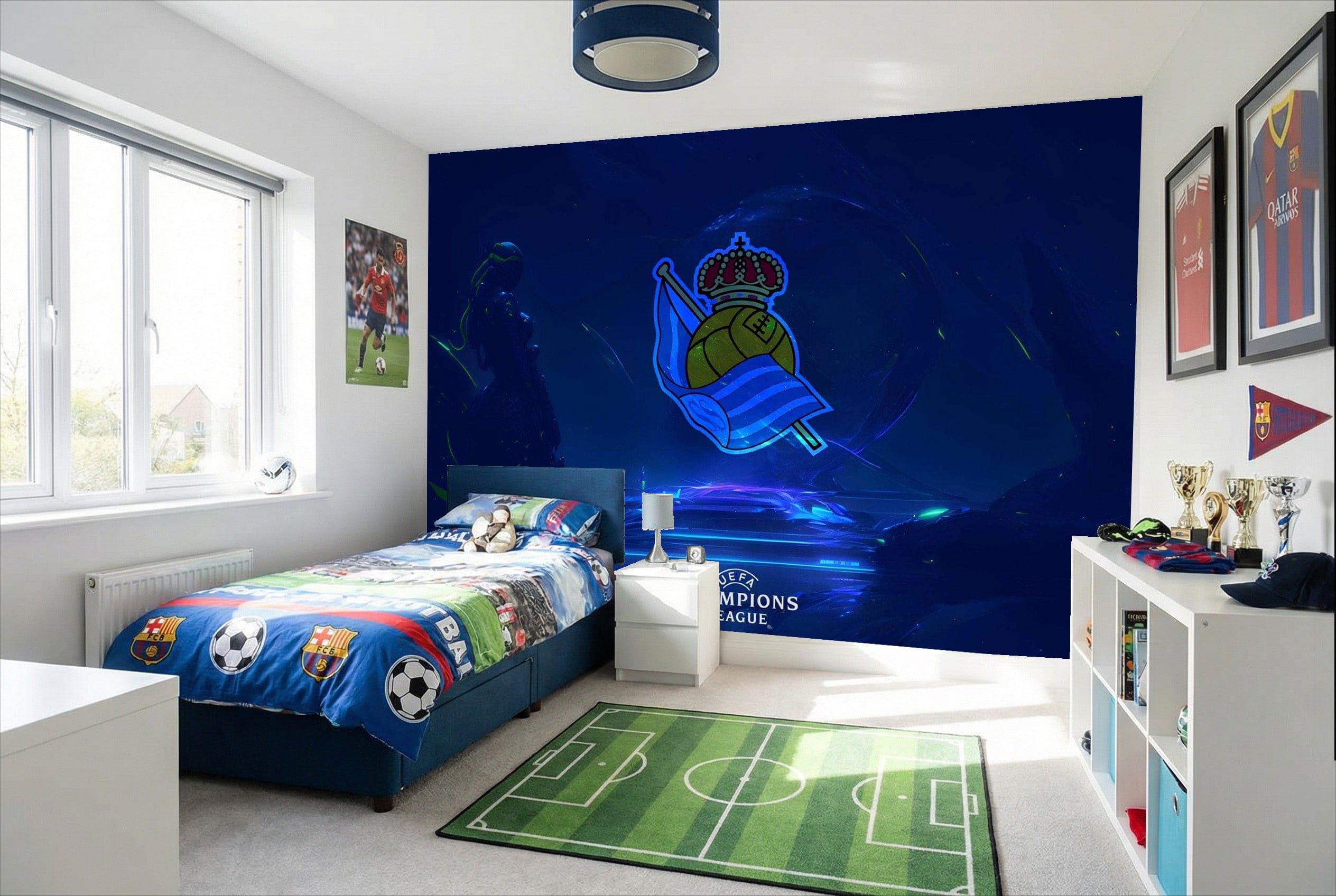 Papier peint real sociedad avec logo real madrid bleu blanc et couronne lumineuse sur fond cosmique bleu foncé passion sportive