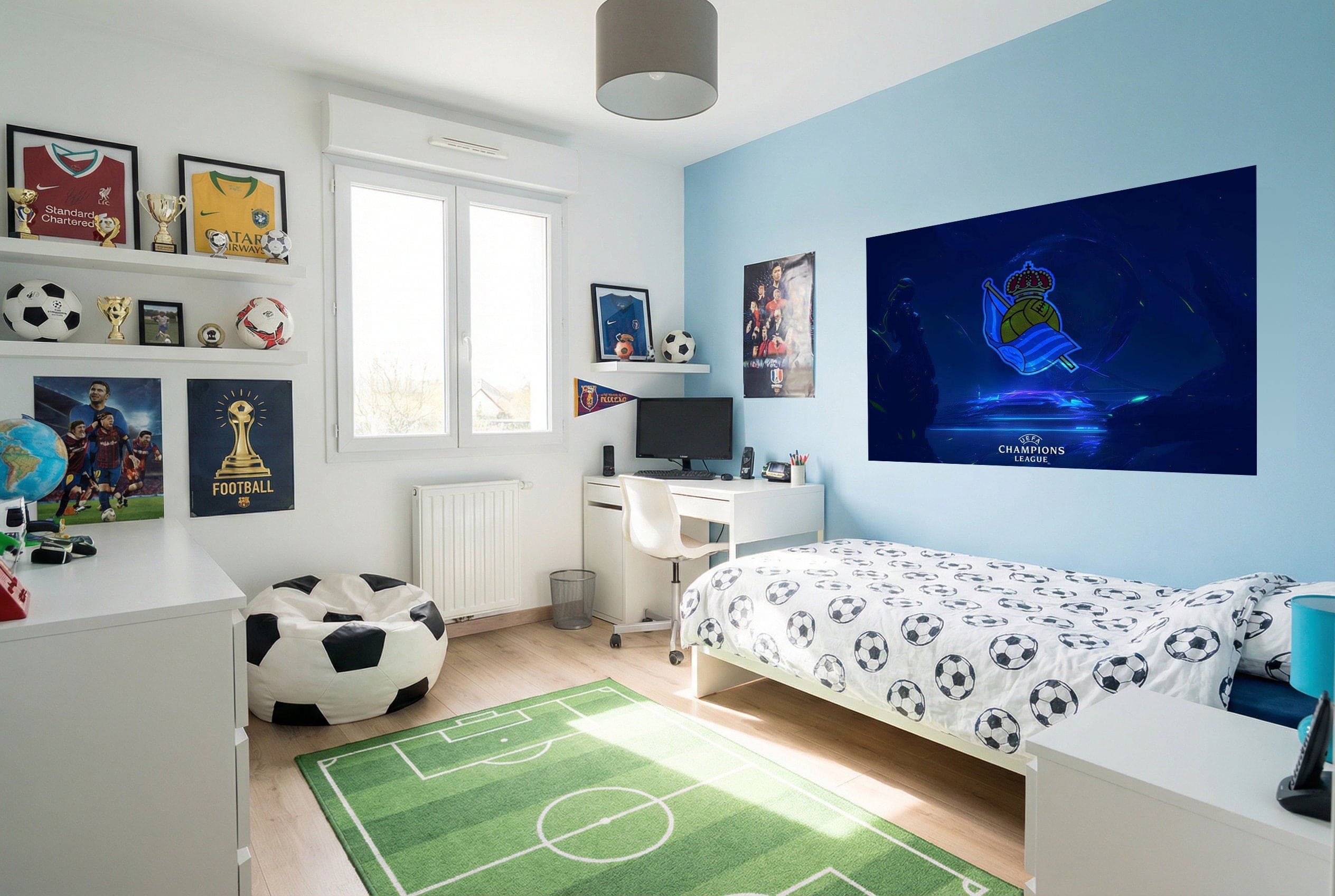 Fauteuil pouf noir et blanc motif ballon de football papier peint real sociedad passion sportive real sociedad