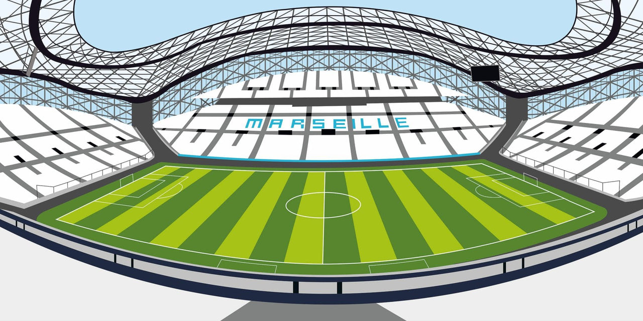 Terrain de football rayé vert et blanc avec gradins de stade.