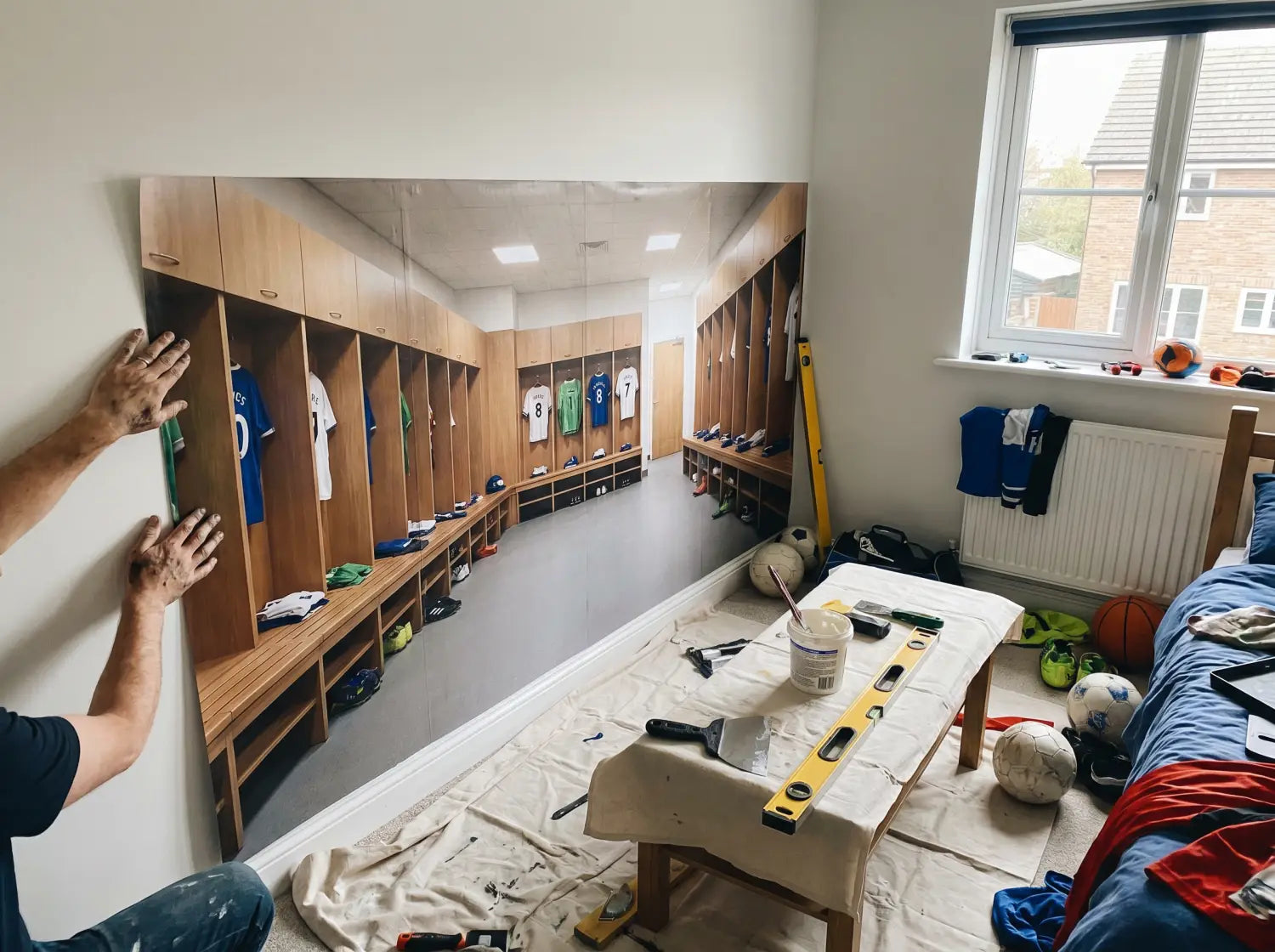 Chambre d'enfant fan de foot avec papier peint immersif et couette effet pelouse